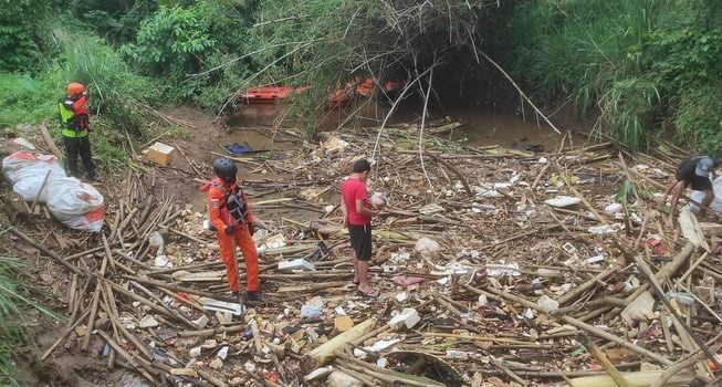Dua Hari Pencarian, Bocah Tenggelam di Kali Angke Tangsel Belum Ditemukan