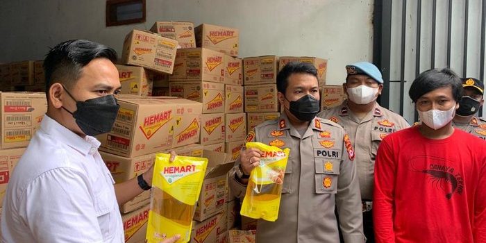 Polisi Bongkar Penimbunan 24 Ton Minyak Goreng di Lebak Banten!