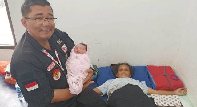 Lahir di Posko Banjir, Seorang Ibu di Kota Serang Beri Nama “Andika” untuk Anaknya
