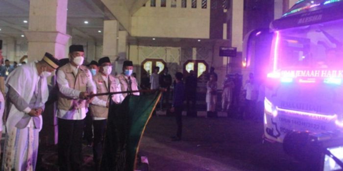 Calon Jemaah Haji Kloter 18 Kabupaten Tangerang Diberangkatkan