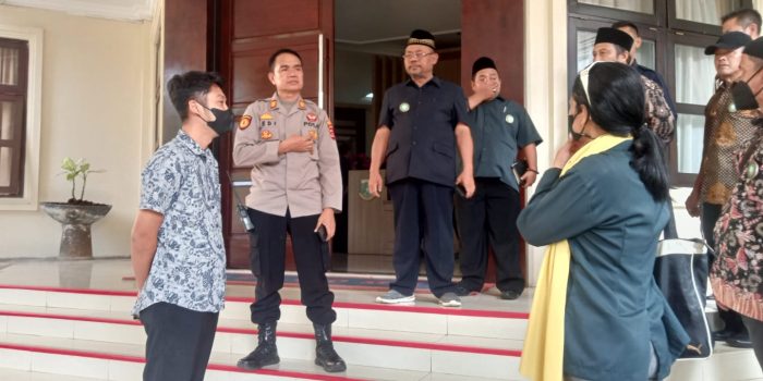 Kekurangan Jumlah SMA, Kantor Gubernur Banten di Gruduk Forum RW