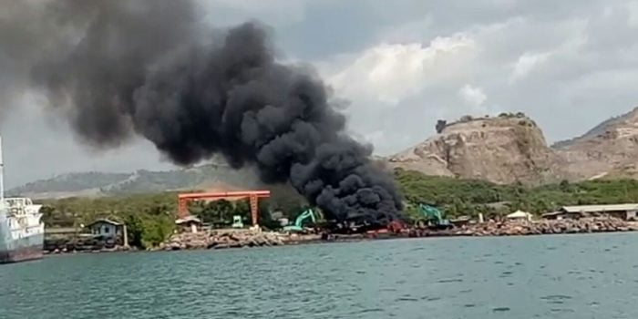 Kebakaran Kapal Surya Chandra Timbulkan Pencemaran Udara