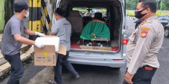 Miris! Bayi di Tangsel Dibuang Orangtuanya ke Saluran Air Dengan Kondisi Sudah Membusuk