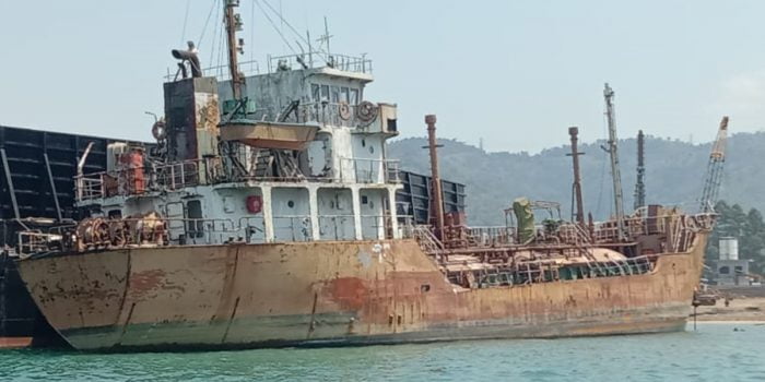 Pemotongan Kapal PT. HST di Bojonegara Diduga Ilegal