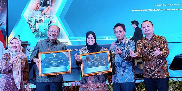 Pj Gubernur Banten Raih Penghargaan Atas Upaya Pemenuhan Hak Penyandang Disabilitas Dari Kemenaker RI