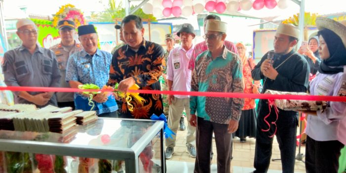 Desa Bandung Resmi Buka Outlet Pusat Oleh-oleh