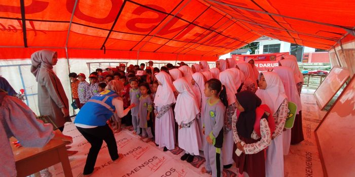 PLN Ikut Mengajar di Sekolah Darurat Anak-anak Penyintas Gempa Cianjur
