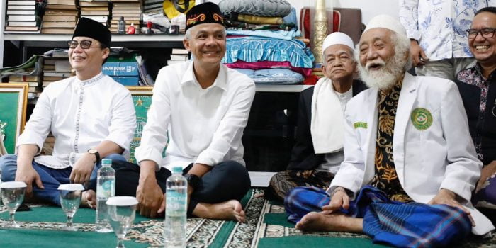 Safari Politik ke Banten, Ganjar Pranowo Sowan ke Abuya Muhtadi