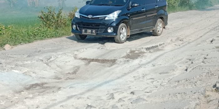 Warga Keluhkan Simpang Malingping tak Kunjung di Perbaiki Oleh Pemprov Banten