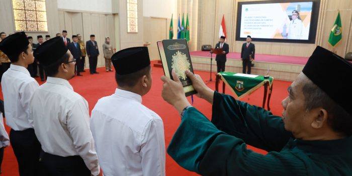 56 Pejabat Fungsional dan 34 Pegawai Negeri Pemprov Banten Dilantik Pj Gubernur Al Muktabar