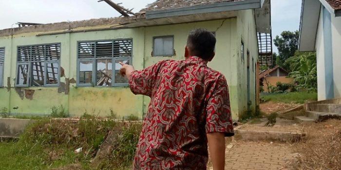 Dibiarkan Rusak, Tiga Ruang Kelas di SMPN 2 Pandeglang Hingga Kini Belum Diperbaiki