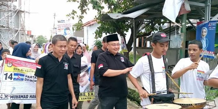 Begini Cara Unik Caleg DPR RI dari Partai Demokrat Gaet Warga Kota Serang