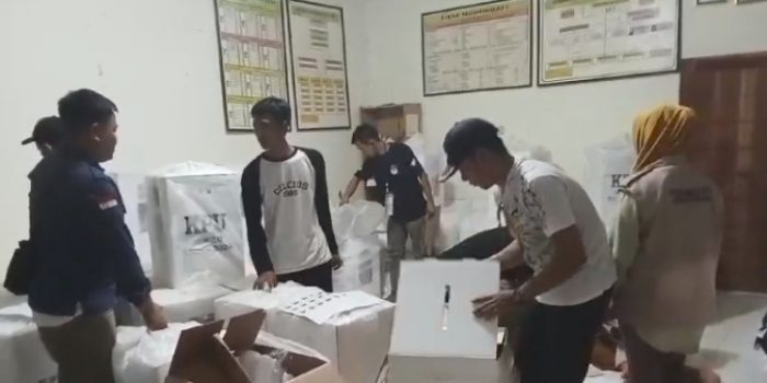 Oknum PPS Diduga Membuka Kotak Suara di Kecamatan Cimanggu Sebelum Pleno
