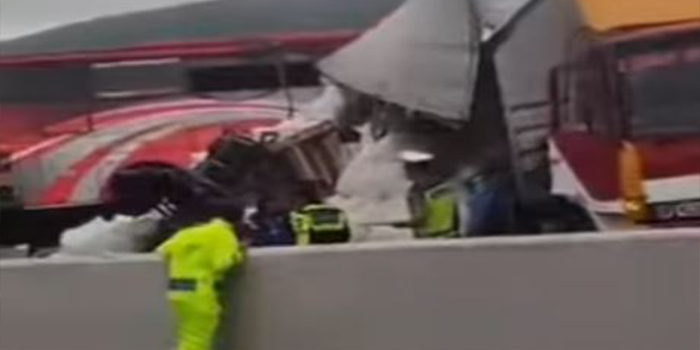 Kecelakaan Bus Pariwisata Tabrak Truk di Tol Pandaan-Malang, 4 Orang Tewas