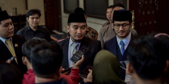 Komitmen Robinsar-Fajar: Hemat Anggaran, Gunakan Mobil Dinas Bekas