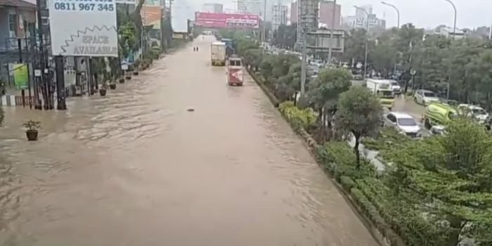 Banjir Parah Melanda Bekasi Perekonomian Lumpuh