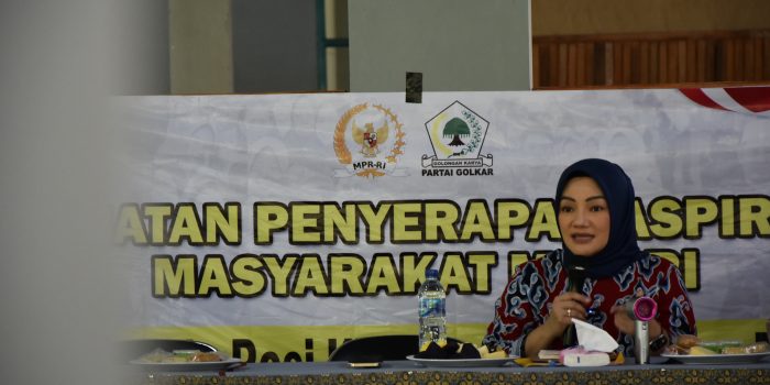 Warga Curhat ke Adde Rosi: “Tolong Perjuangkan Nasib Guru Honorer