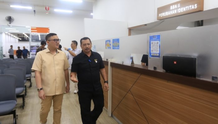 Kepala Bapenda Banten Tinjau SAMSAT Ciputat dan Kepala Dua, Pastikan Kesiapan Pelayanan Akhir Tahun