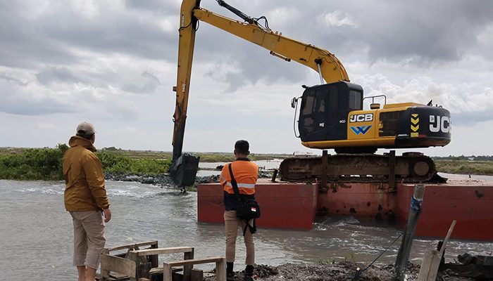 Sering Dilanda Banjir, PT Wilmar Serang Bersama Desa Tonjong Gelar Aksi Normalisasi Sungai