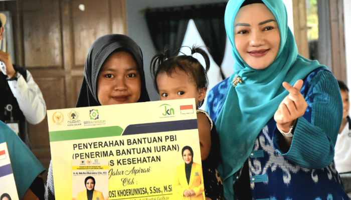 Adde Rosi Serahkan Bantuan BPJS PBI untuk Warga Bayah dan Cibeber