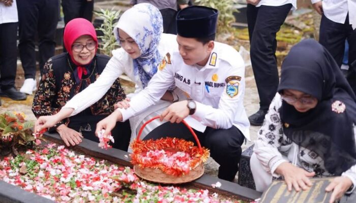 Jelang HUT 152, Bupati dan Jajarannya Ziarah ke Makam Pemimpin Pandeglang