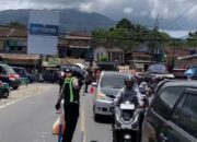 Kendaraan Padati Jalan Pandeglang, Polisi Terapkan One Way