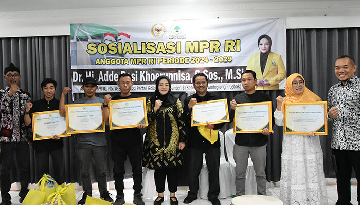 Adde Rosi Khoerunnisa Sosialisasikan Empat Pilar dan Serahkan Bantuan Alat Kesenian bagi Pelaku Seni di Pandeglang