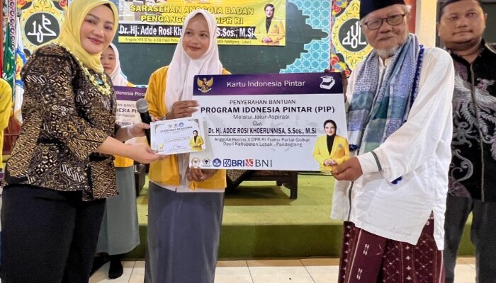 Kunjungi SMKS Babunnajah, Anggota Komisi X DPR RI Adde Rosi Salurkan PIP untuk Siswa