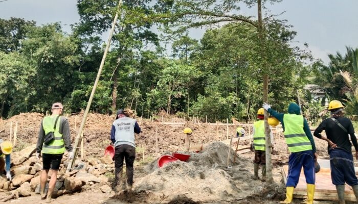 Tingkatkan Kualitas Pendidikan di Pelosok Daerah, Revitalisasi SMP As-Shof Sindangresmi Dimulai