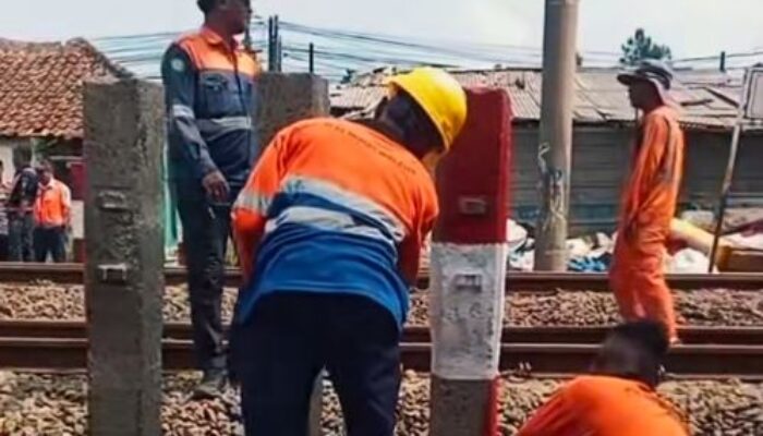 Cegah Kecelakaan, KAI Tutup Akses Jalan Sebidang Rel di Serang