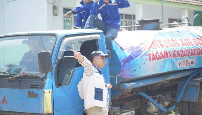 KKN Nusantara dan Relawan Lebak Peduli Salurkan Air Bersih untuk Warga Terdampak Kekeringan di Lebak