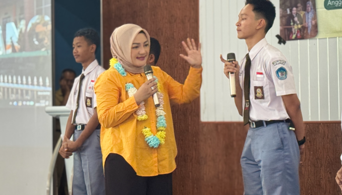 Adde Rosi Khoerunnisa Salurkan Bantuan PIP untuk 536 Siswa SMKN 1 Pandeglang, Dorong Akses Pendidikan Berkualitas