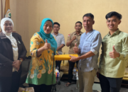 Adde Rosi Serahkan Bantuan untuk Rehabilitasi Gedung DPD II Partai Golkar Pandeglang