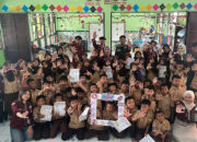Cegah Perundungan Sejak Dini, KKM UNIBA Serahkan Kotak Pengaduan Bullying ke SDN Ranjeng