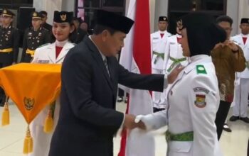 Bupati Maesyal Kukuhkan Pesonel Paskibraka HUT RI 81, Tugas Negara Lakukan dengan Baik