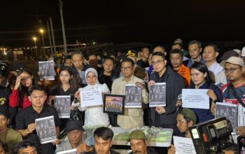 Gubernur Banten Andra Soni dan Media Foto Bersama Mengenang Rekan Jurnalis yang Hilang