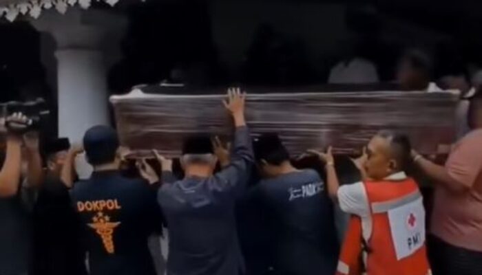 Jenazah Surakman Dimakamkan di Carita Pandeglang, Yayat: Saya Mimpi Bapak Datang
